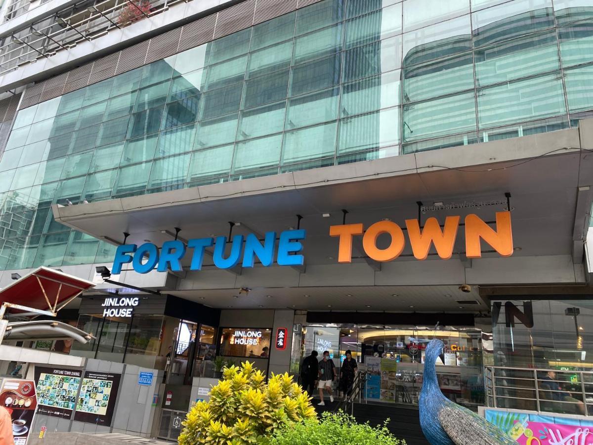 Sura Hostel Bangkok Near Mrt Phra Ram 9 Banguecoque Exterior foto
