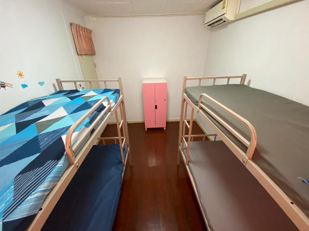 Sura Hostel Bangkok Near Mrt Phra Ram 9 Banguecoque Exterior foto