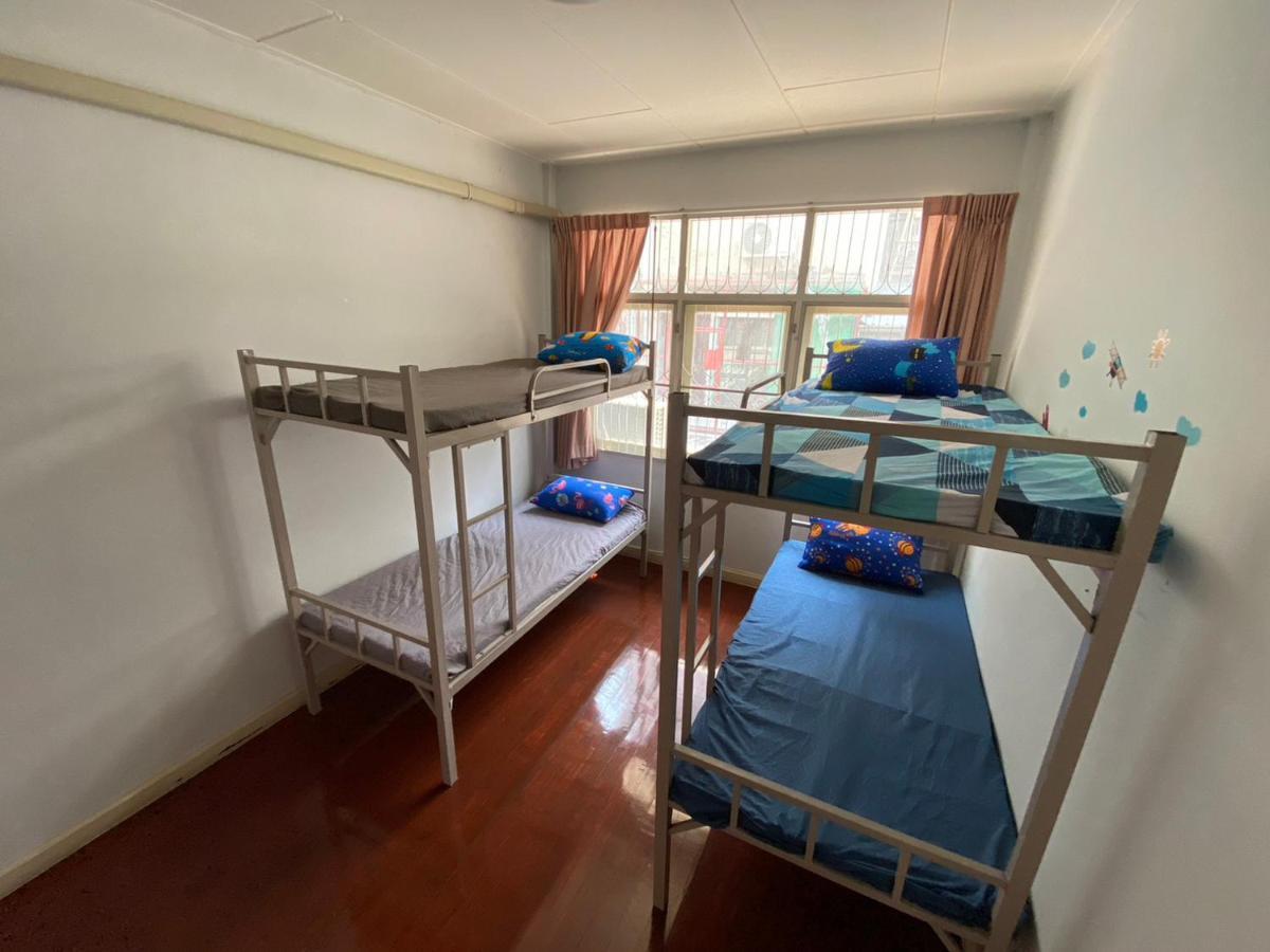 Sura Hostel Bangkok Near Mrt Phra Ram 9 Banguecoque Exterior foto