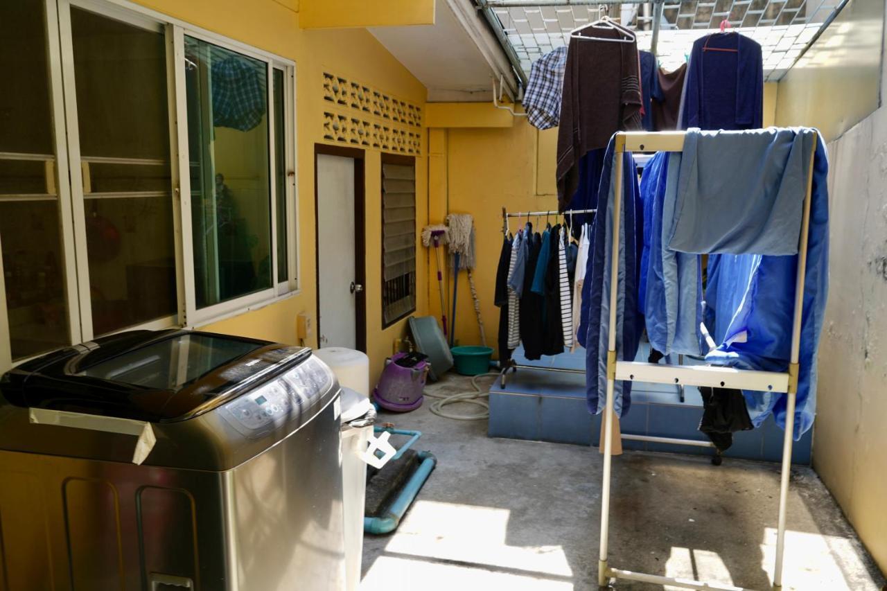 Sura Hostel Bangkok Near Mrt Phra Ram 9 Banguecoque Exterior foto