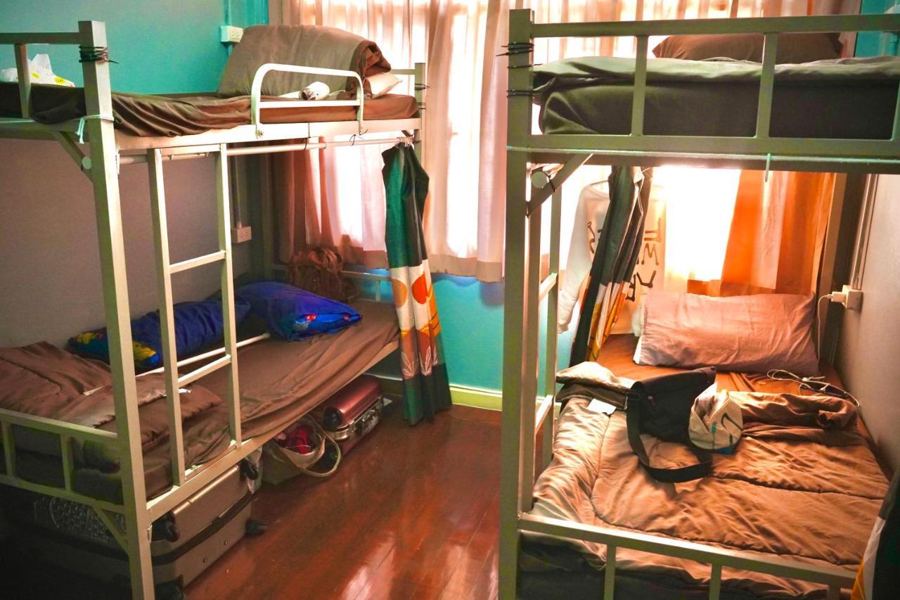 Sura Hostel Bangkok Near Mrt Phra Ram 9 Banguecoque Exterior foto