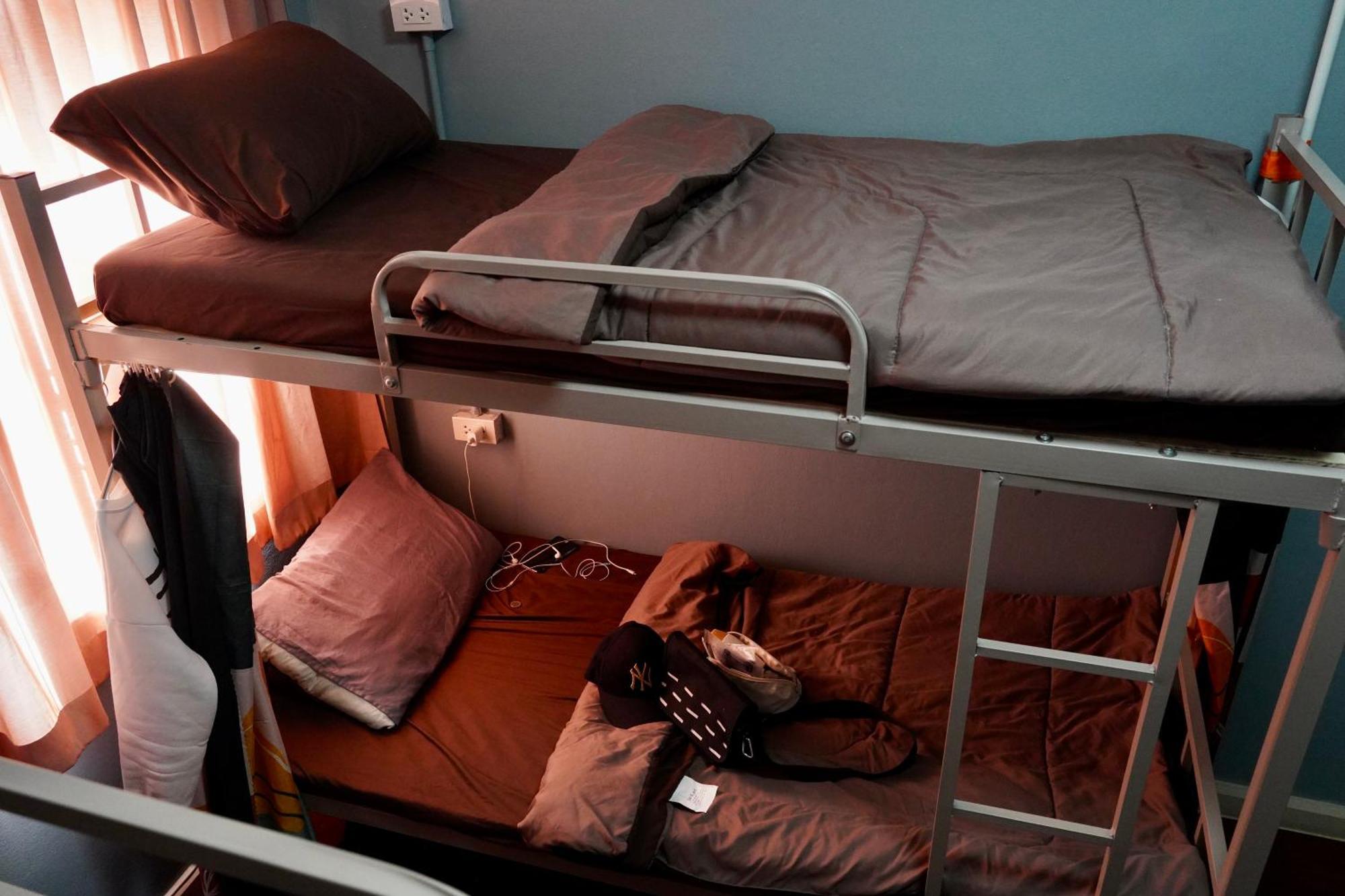 Sura Hostel Bangkok Near Mrt Phra Ram 9 Banguecoque Exterior foto