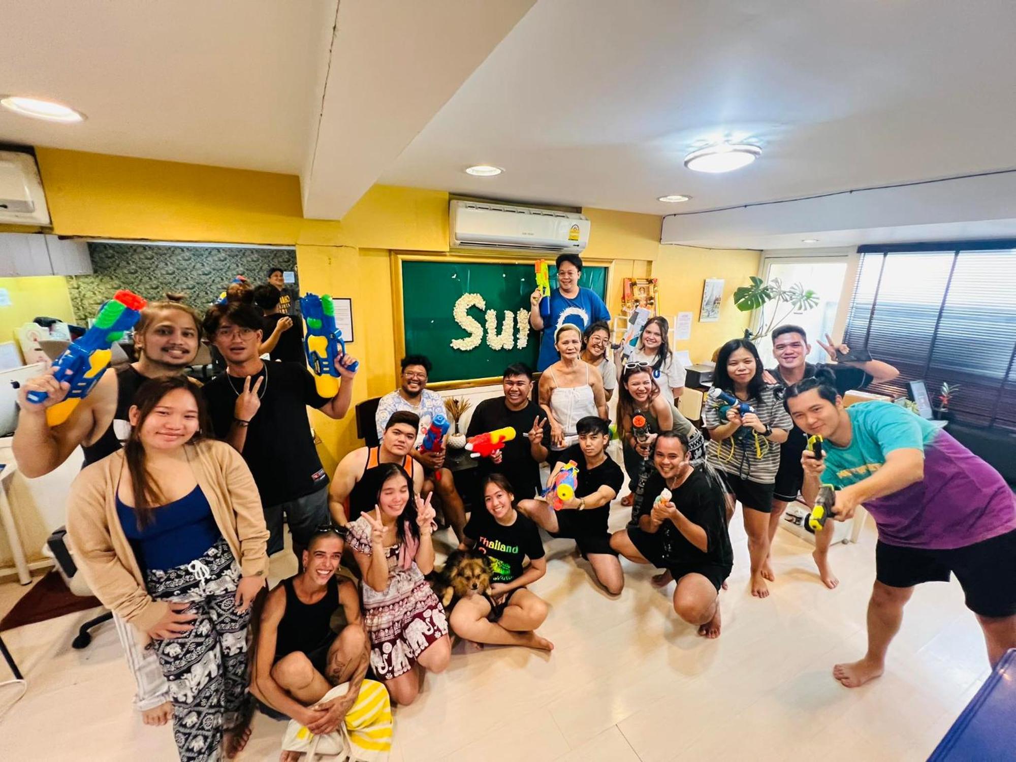 Sura Hostel Bangkok Near Mrt Phra Ram 9 Banguecoque Exterior foto