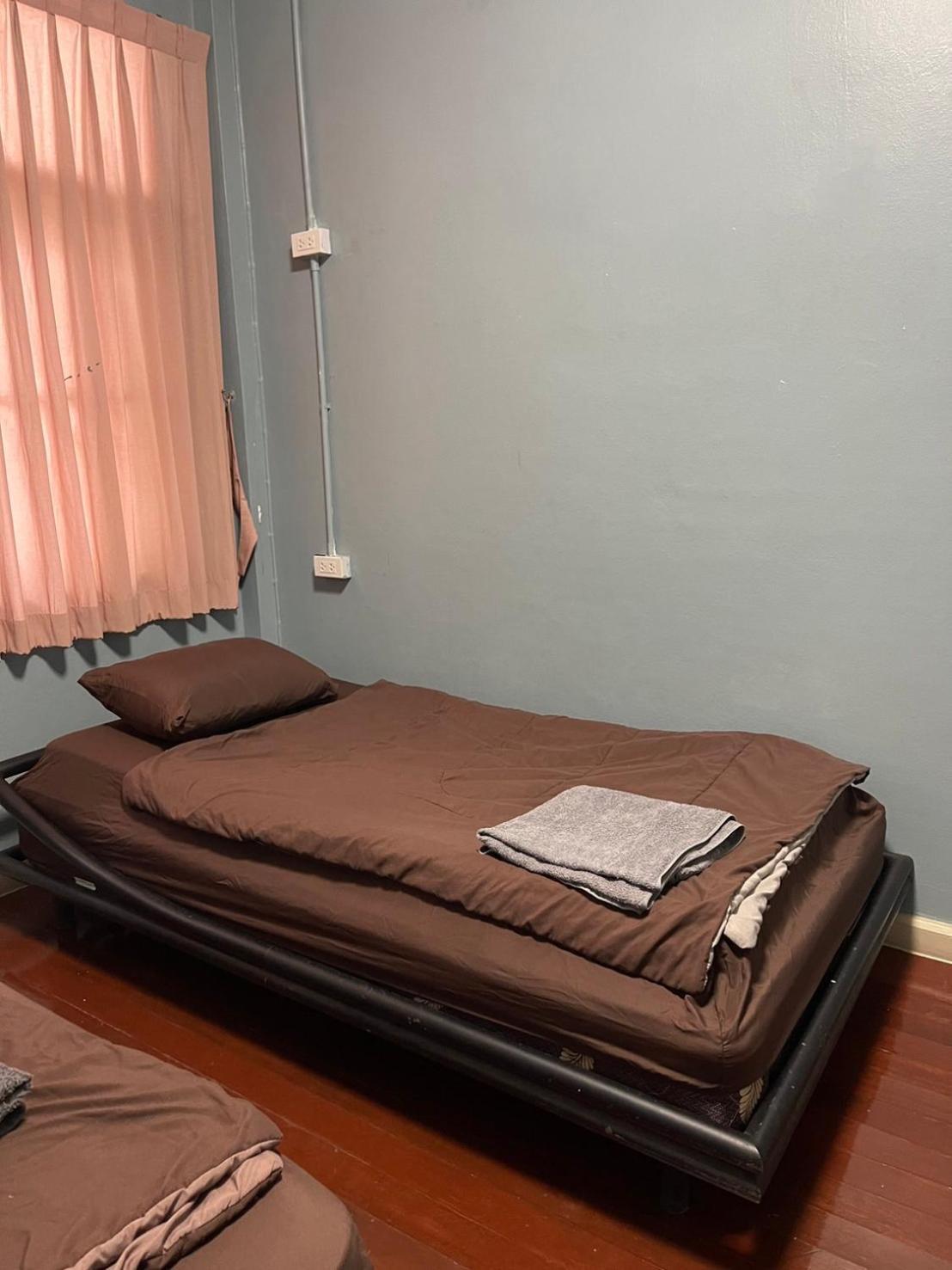 Sura Hostel Bangkok Near Mrt Phra Ram 9 Banguecoque Exterior foto