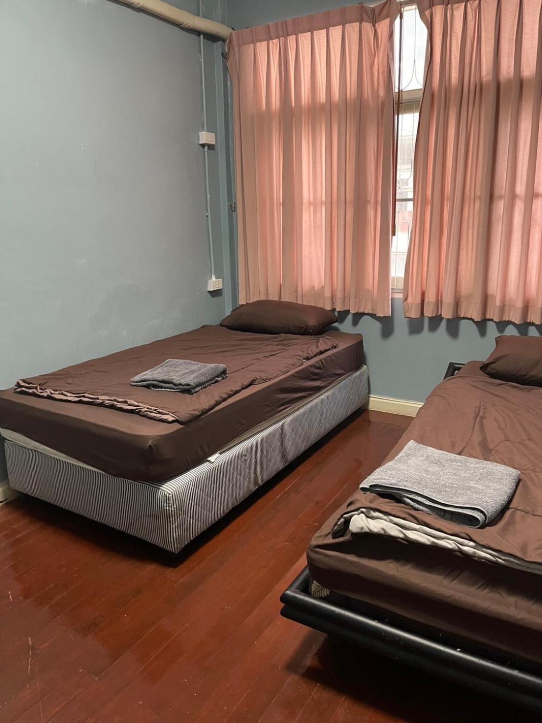 Sura Hostel Bangkok Near Mrt Phra Ram 9 Banguecoque Exterior foto